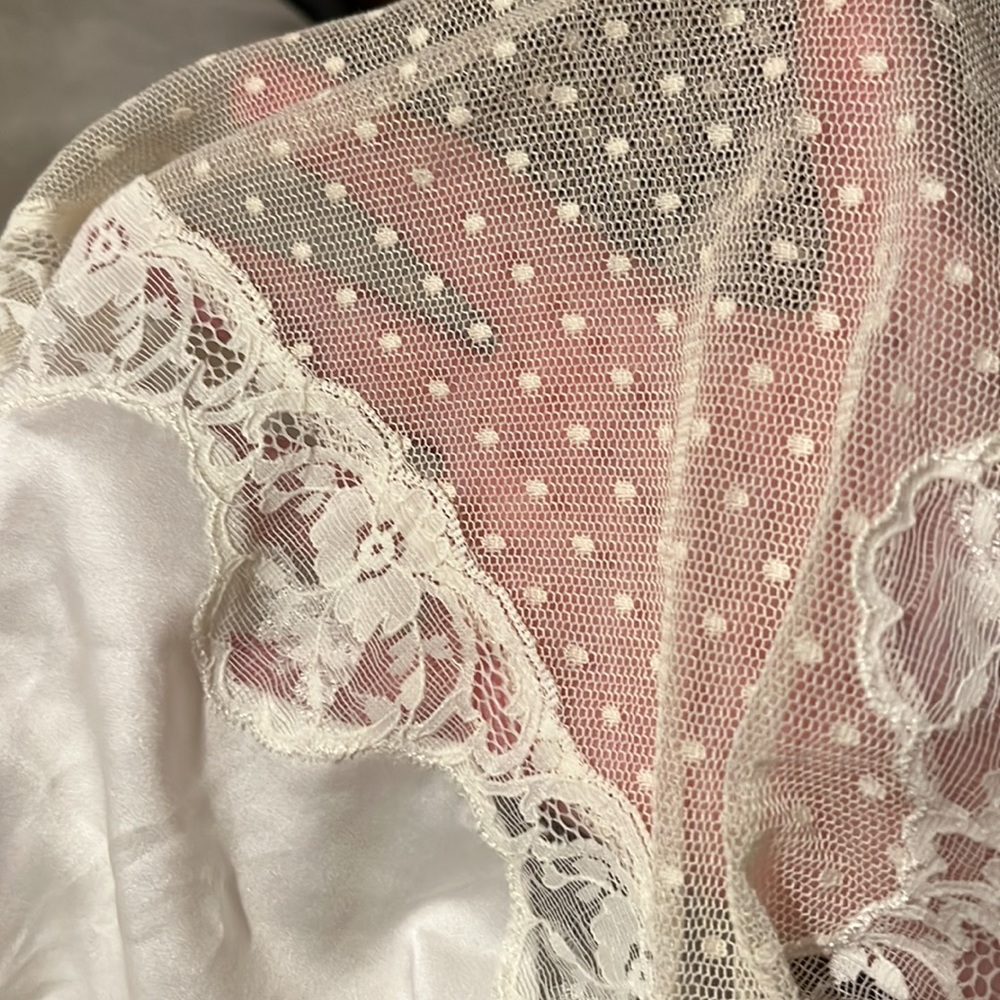 Vintage Beth Lingerie Nightgown. - Picture 14 of 16